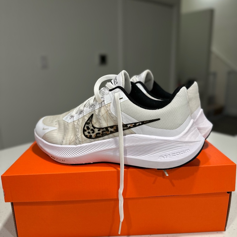 Nike Winflo 8 Premium - size 9